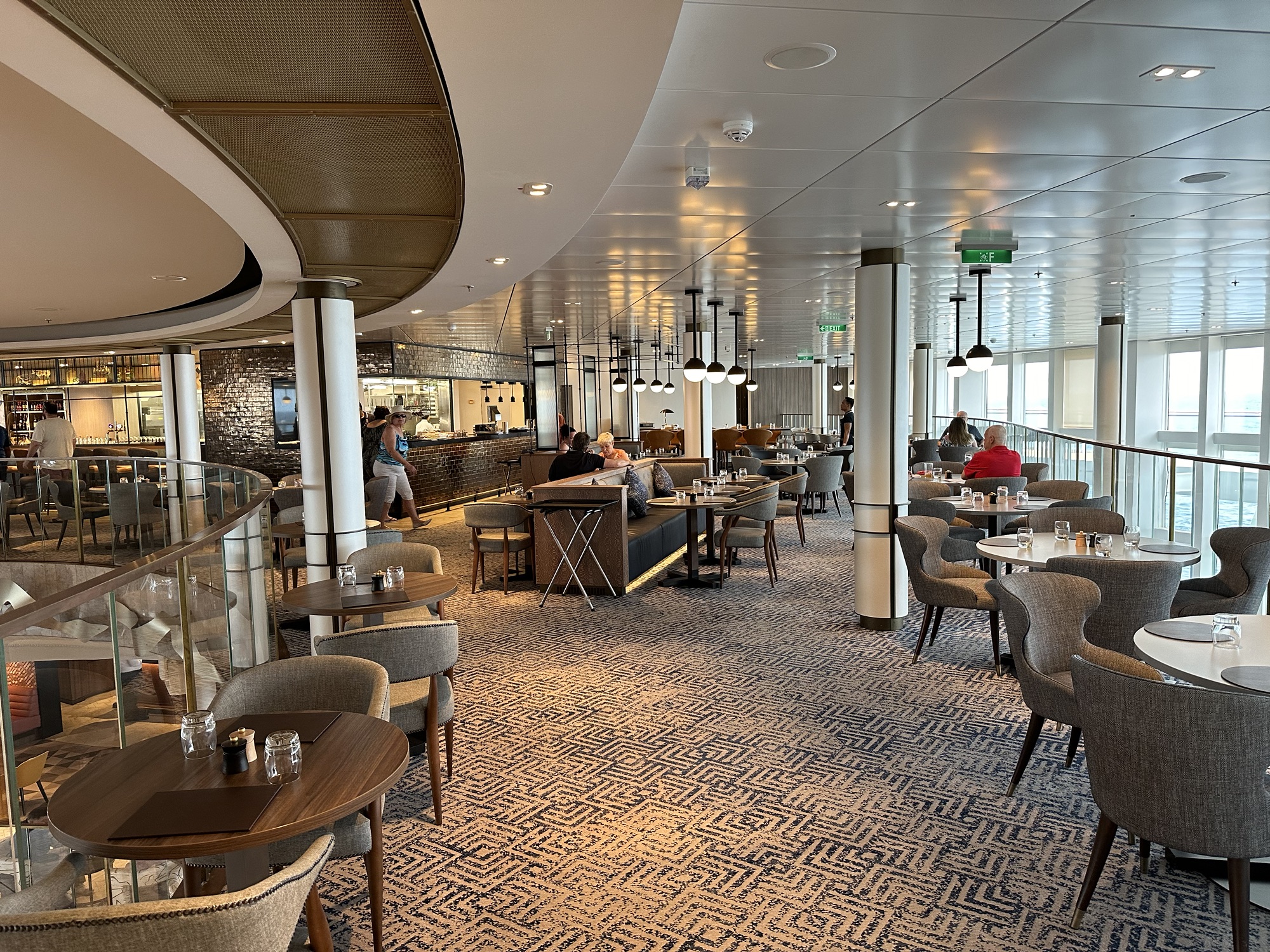 P&O Arvia Cruising – Onboard Comms And Getting Around