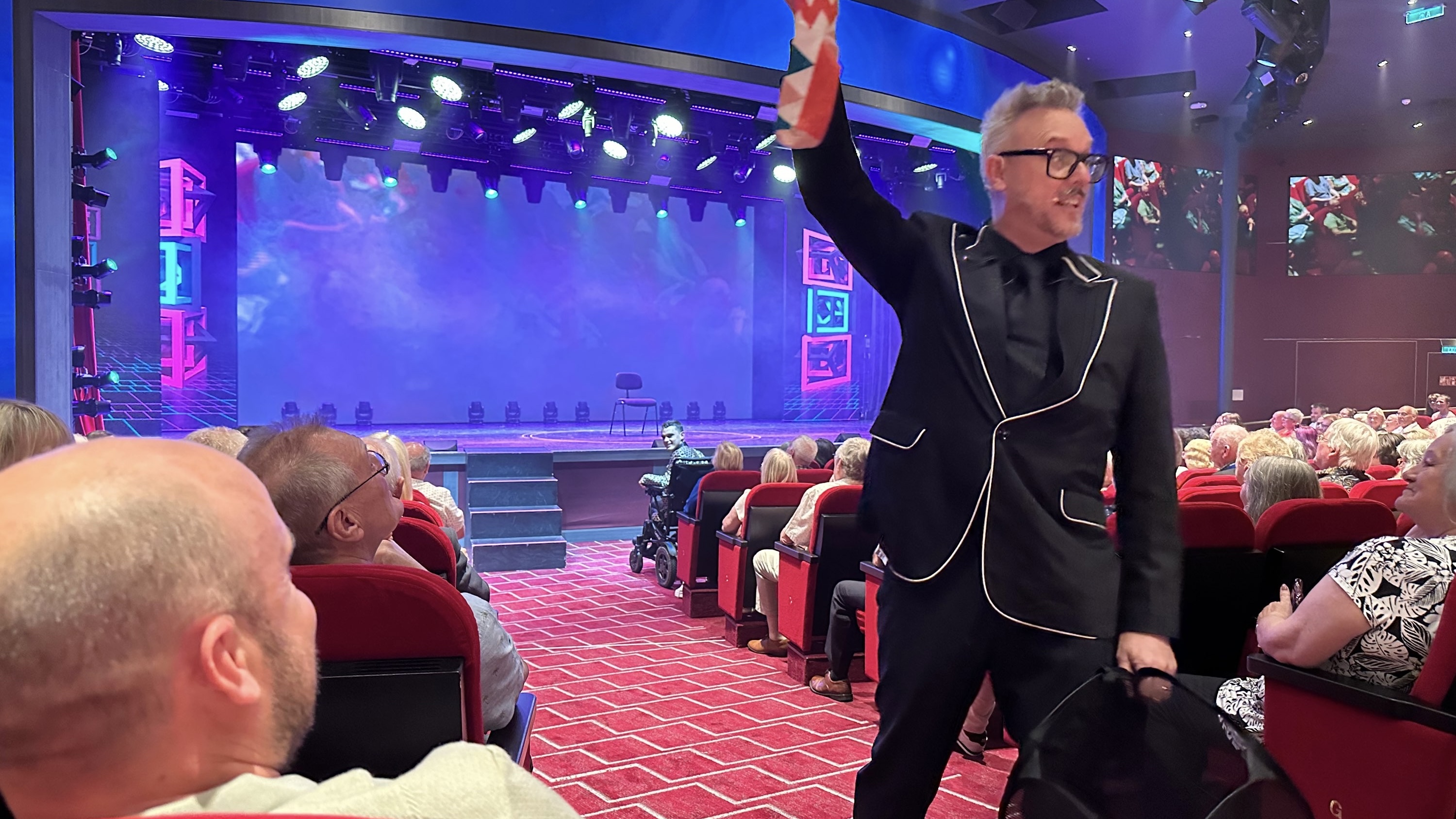 P&O Arvia Crusing – Manuel Martinez Show Review