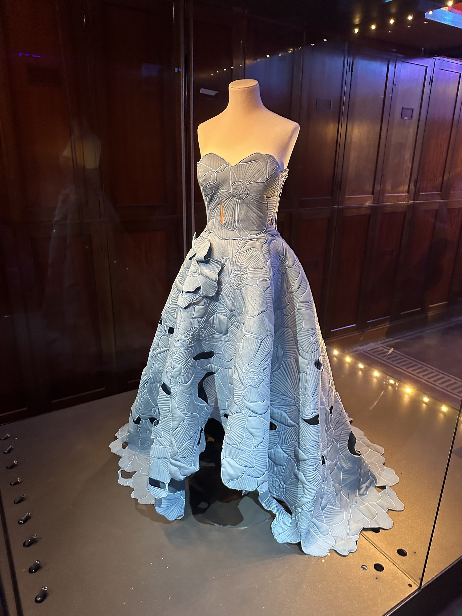 Taylor Swift – “Song Book Trail”